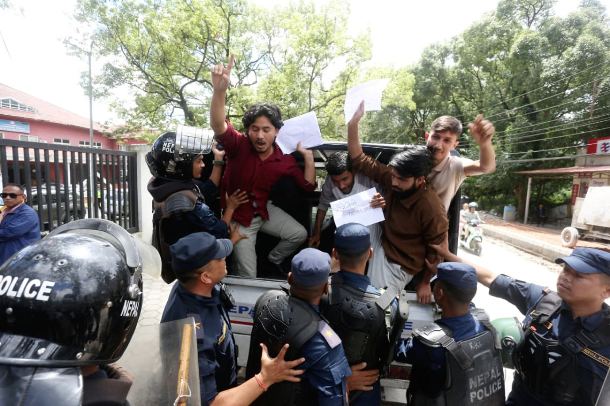 त्रिभूवन विश्वविद्यालयमा शिक्षामन्त्री पोखरेलविरुद्ध विद्यार्थीको प्रदर्शन